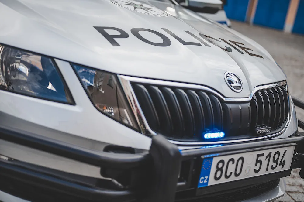 Nejdříve vybržďování, potom slovní a fyzické napadení. Policie hledá svědky incidentu