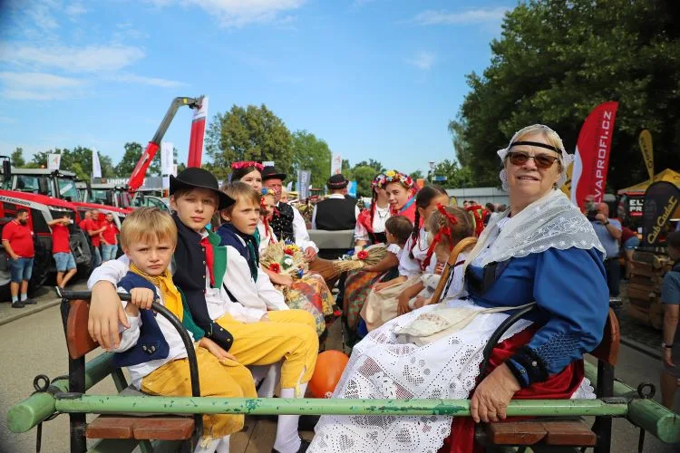 Země živitelka láká na nejsilnější traktor i největšího osla Vyhrajte vstupenky a užijte si živitelku zadarmo