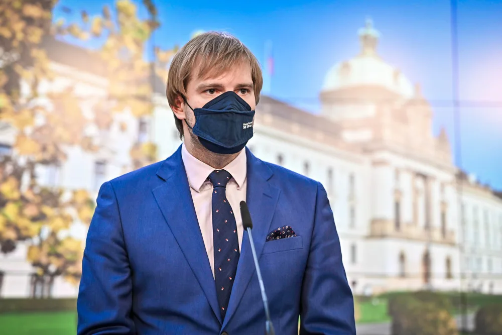 Soud potrestal úředníka, který zrušil exministrovi Vojtěchovi trvalý pobyt