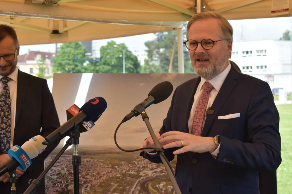 Premiér Petr Fiala (ODS).