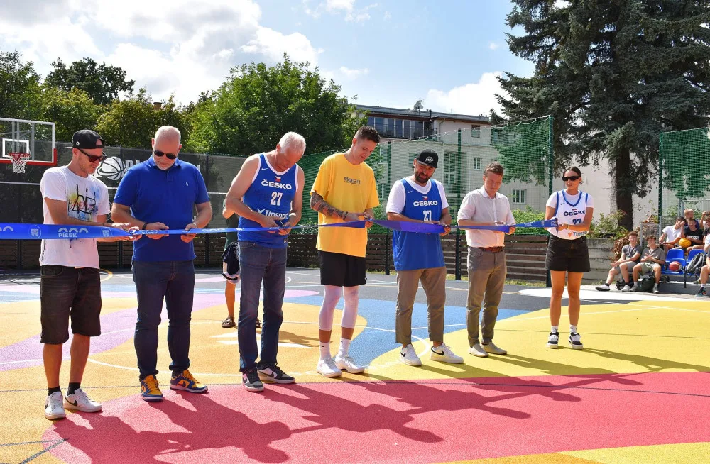 Krejčí otevřel zrekonstruované streetbalové hřiště v Písku