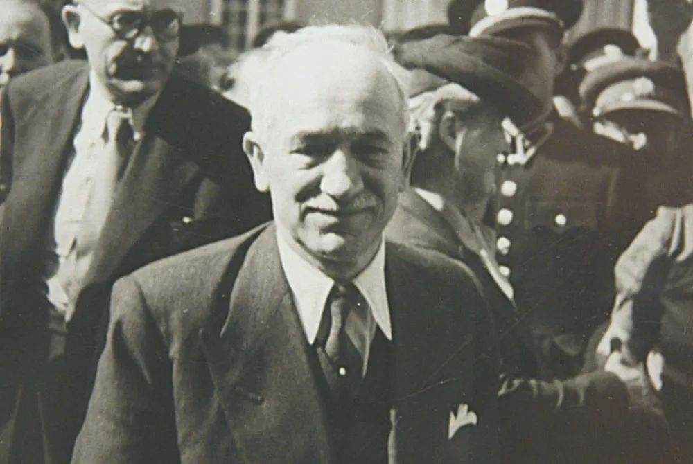 Prezident Československa, Edvard Beneš, během návštěvy brněnského četnictva.