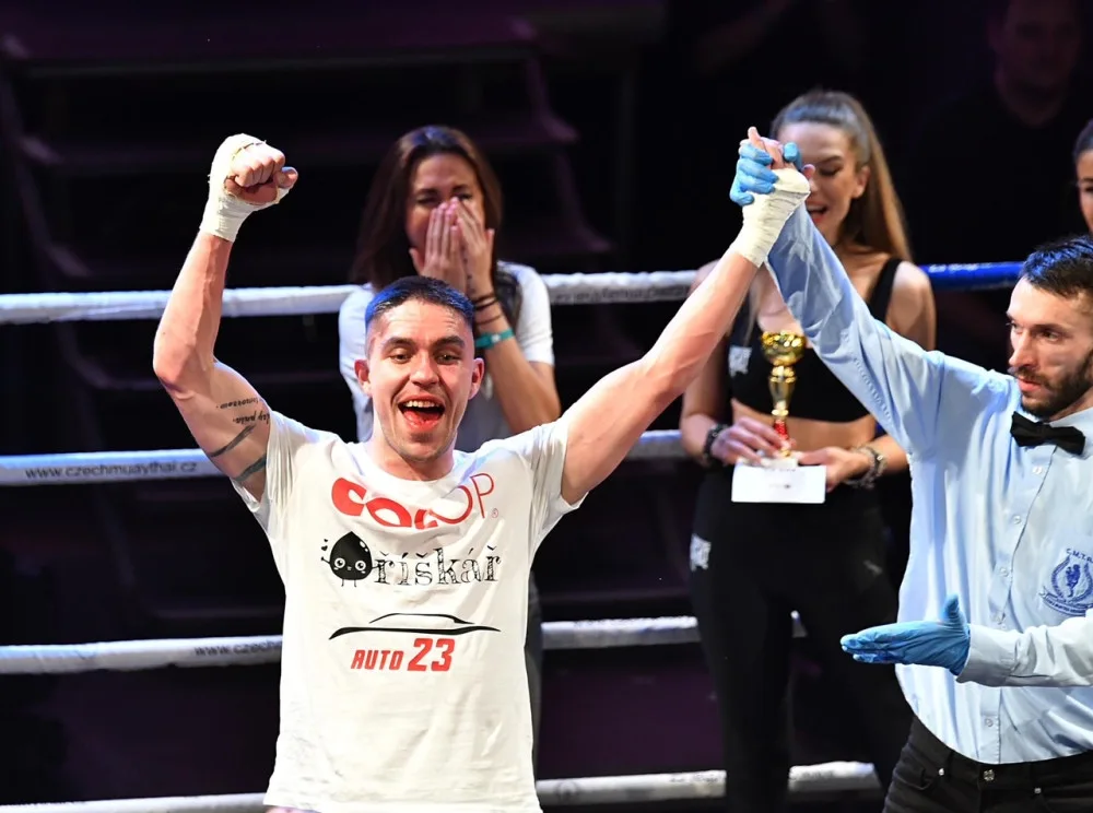 V jihočeských Borovanech vzniklo netradiční propojení společnosti COLOP CZ a Gladiators Gym Borovany.