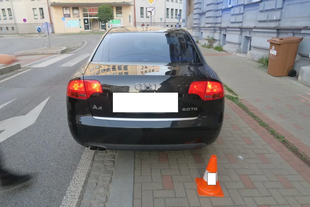 Řidič před policisty naboural do značky, pak nadýchal přes 3,5 promile