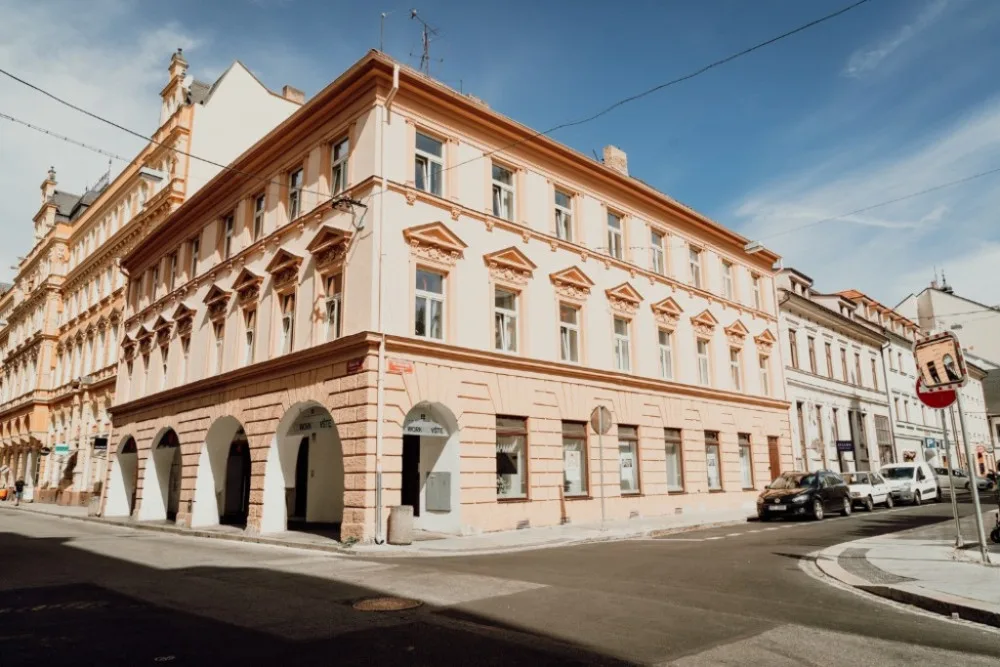 Coworking dorazil do Českých Budějovic. VŠTE v něm nabízí sdílené pracovní prostory i vzdělávací aktivity