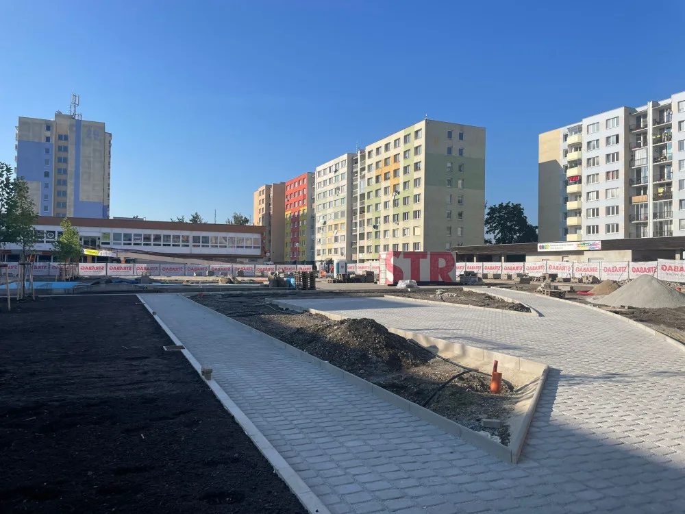 Revitalizace náměstí u KD Vltava pokračuje. Hotovo bude v prosinci