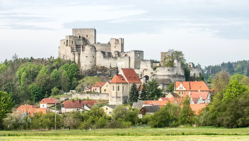 Šumavské hrady Rabí, Kašperk a Velhartice připravily na víkend prohlídky bez jmen a letopočtů