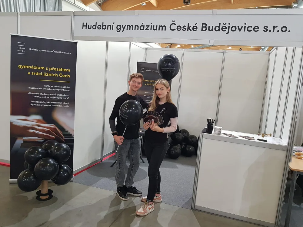 Hudební gymnázium České Budějovice nabízí studentům jedinečnou kombinaci hudby a studia