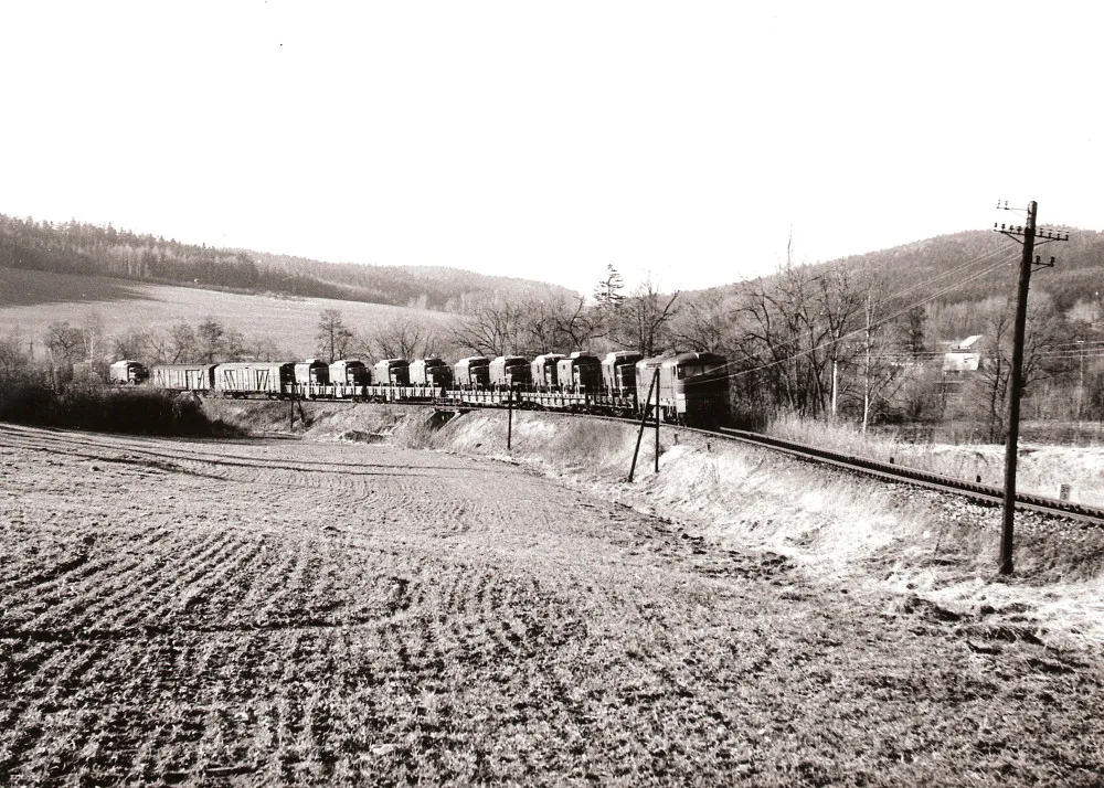 Železniční transport z Boletického vojenského prostoru s prvními sovětskými vojáky dne 11. 3. 1990.