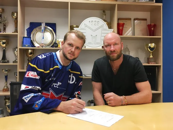 Jáchym Kondelík (v dresu) a Jiří Novotný.