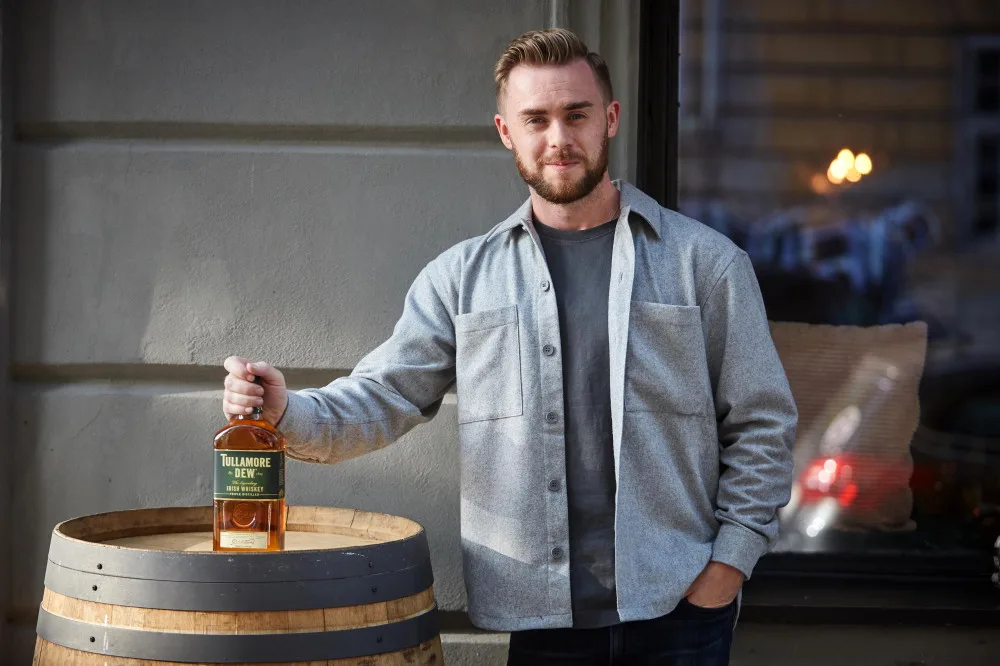Globální ambasador Tullamore DEW je místní. Pokud budete mít štěstí, destilérkou Vás provede právě on