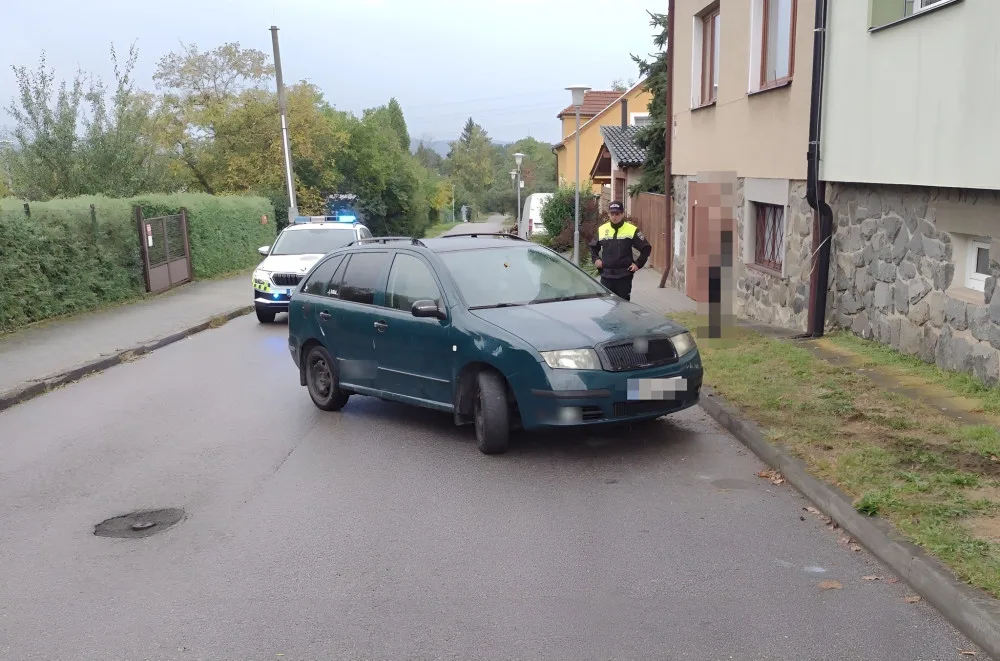 Zdrogovaný muž jel požádat o ruku svou přítelkyni. Během cesty ale havaroval