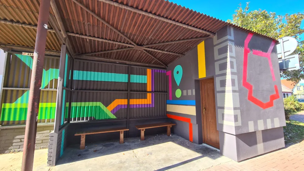 Dopravní podnik nechal konečné zastávky vylepšit graffiti