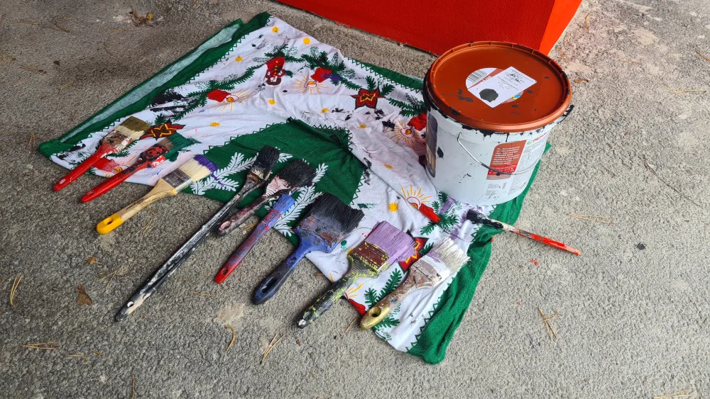 Dopravní podnik nechal konečné zastávky vylepšit graffiti