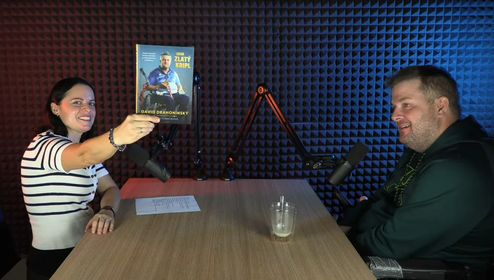 Dva paralympijští vítězové, zakladatel pražírny Kmen nebo pyrotechnici z EOD týmu – to jsou hosté Podcastu na Okružní