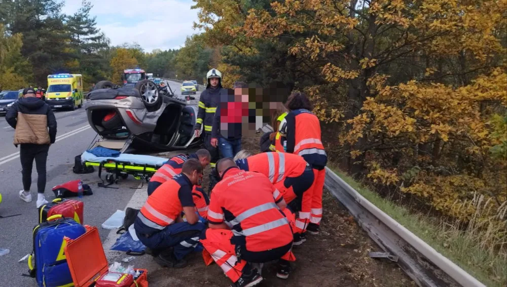 Hromadná nehoda u Boršova nad Vltavou v sobotu odpoledne zcela uzavřela hlavní tah na Krumlov