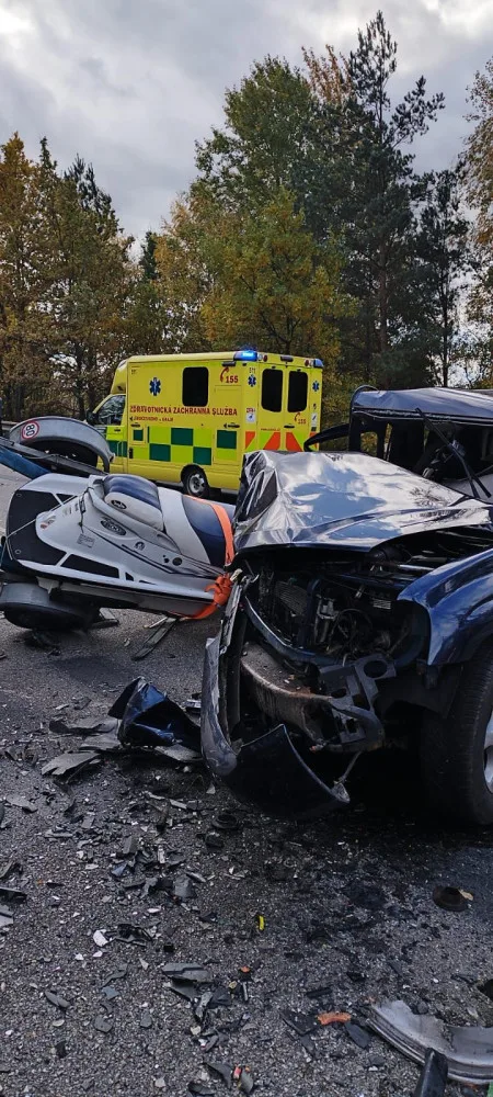 Hromadná nehoda u Boršova nad Vltavou v sobotu odpoledne zcela uzavřela hlavní tah na Krumlov