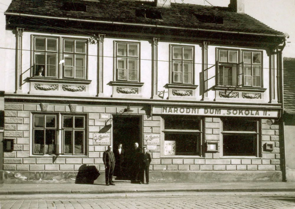 DRBNA HISTORIČKA: Národní dům Sokola II stál vedle biografu