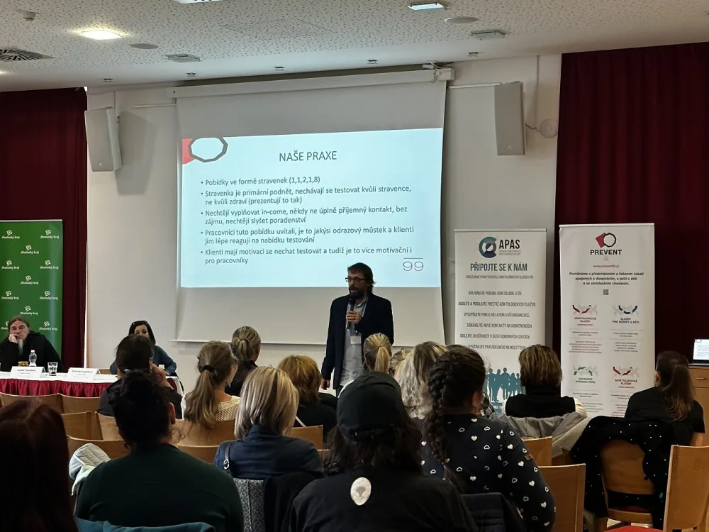 Adiktologická konference Jihočeského kraje ukázala nové výzvy v léčbě závislostí