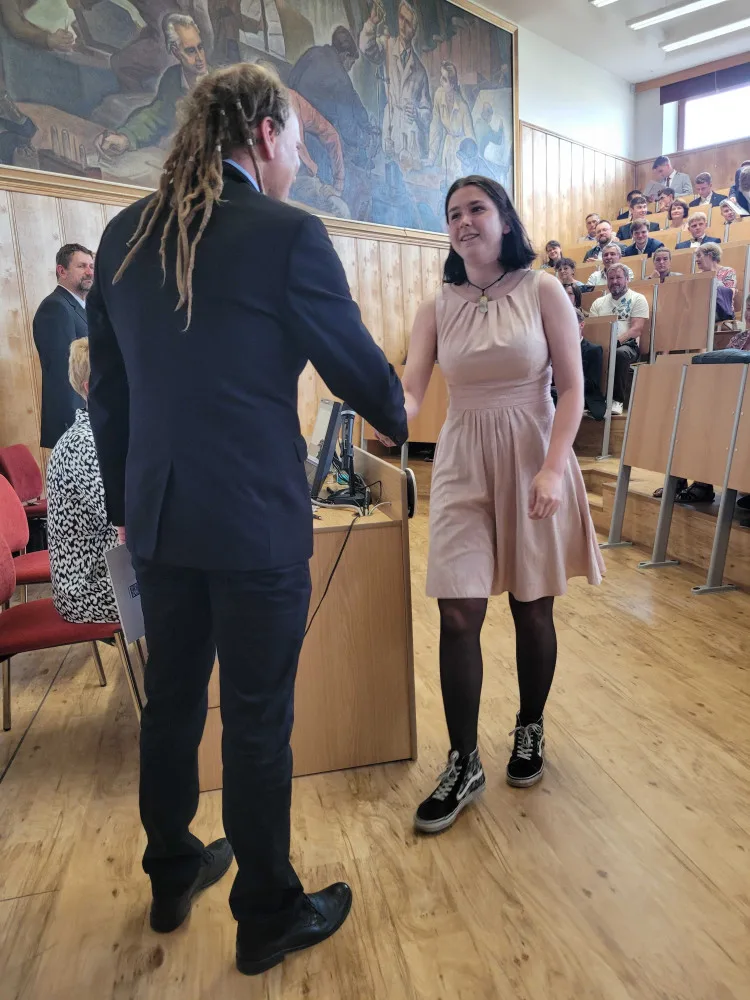 Holky a technika - SPŠ Dukelská toto spojení sedí
