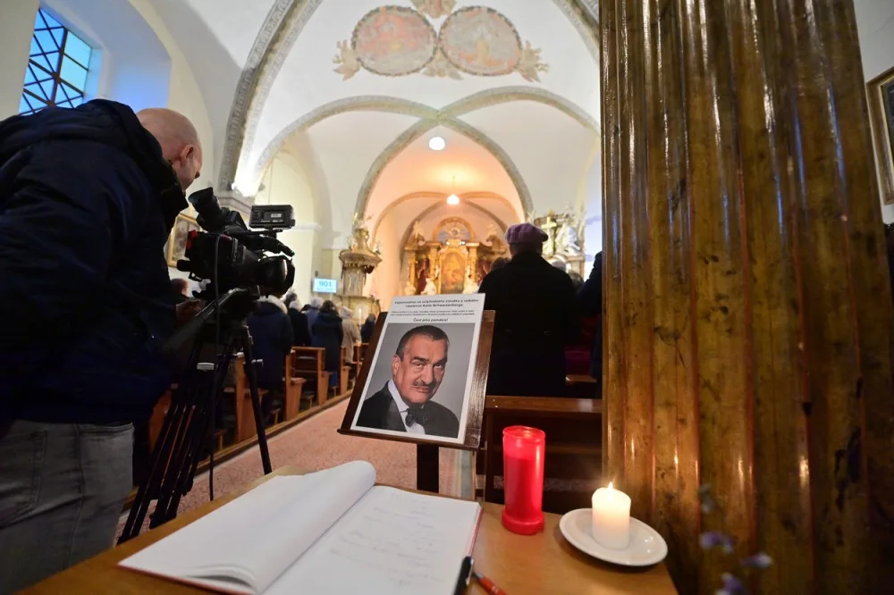 Na bohoslužbu věnovanou Schwarzenbergovi přišly v Čimelicích desítky lidí