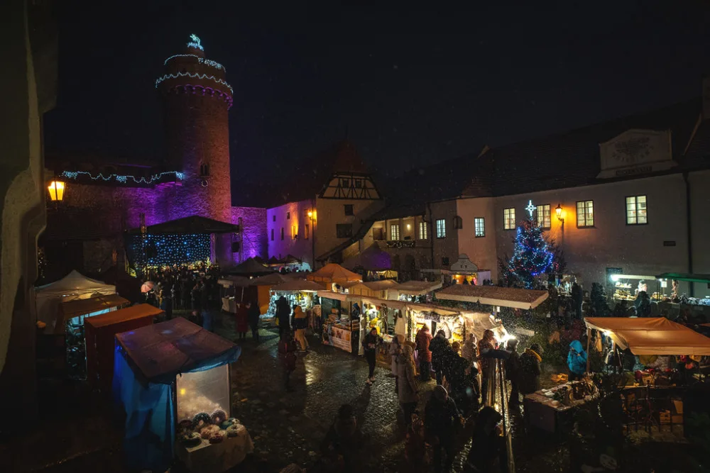 Adventní trhy pod Rumpálem krátí čekání na Vánoce