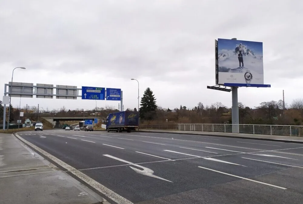Stavební práce omezí dopravu v ulici Generála Píky. Po opravě mostu se objevily závady