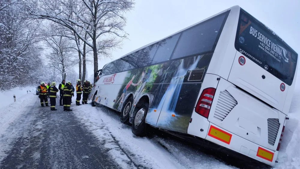 Nehoda autobusu u Nových Hradů.