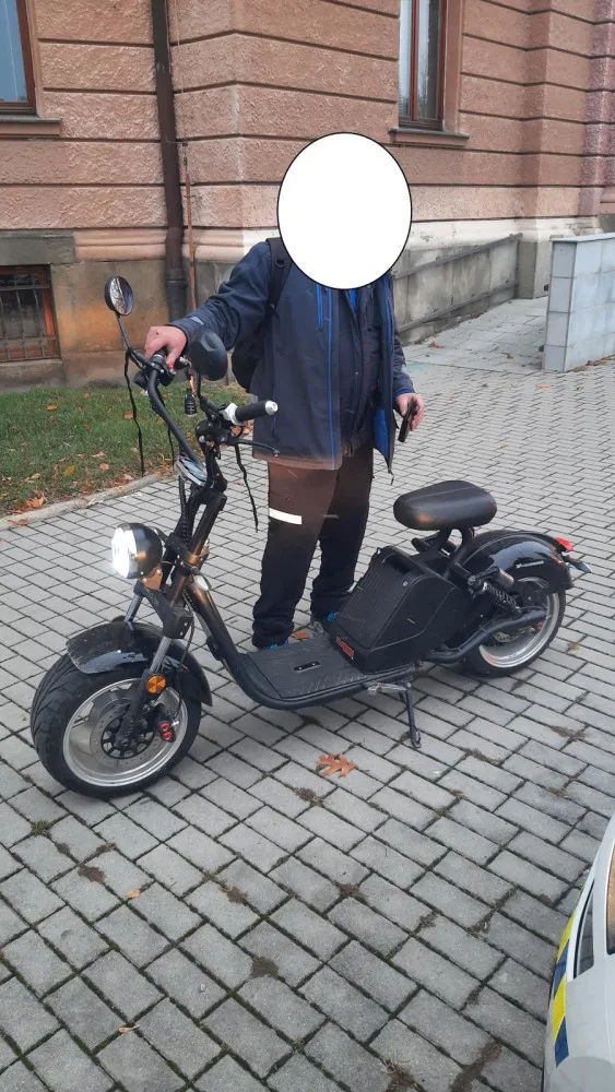 Po městě jel na elektrické koloběžce. Nadýchal přes dvě promile
