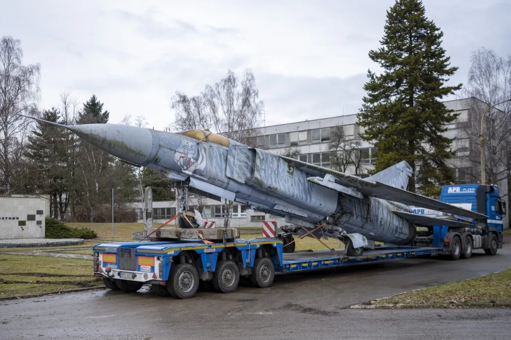 Jihočeské letiště nemá zájem o stíhačku MiG-23, která stála u vjezdu do areálu