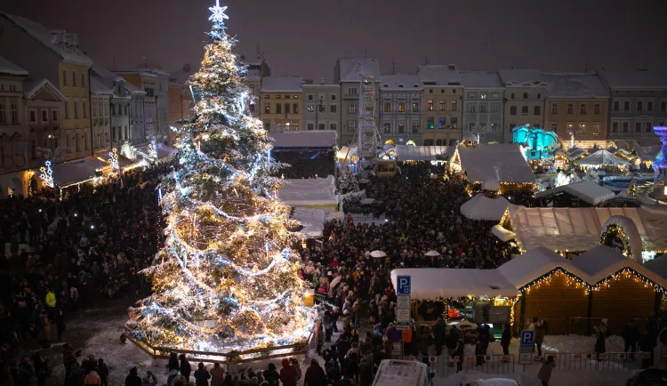 Náměstí v Českých Budějovicích opět hostí tradiční adventní program.