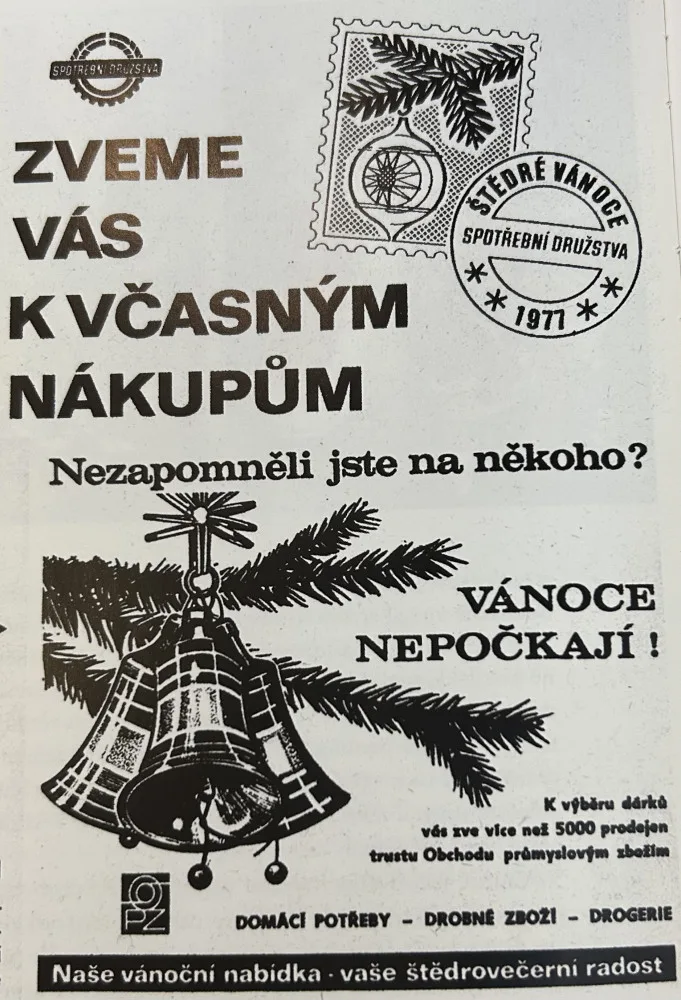 Balící papír z loňských Vánoc a dárky podpultovky. Jak vypadaly svátky v dobách minulých?