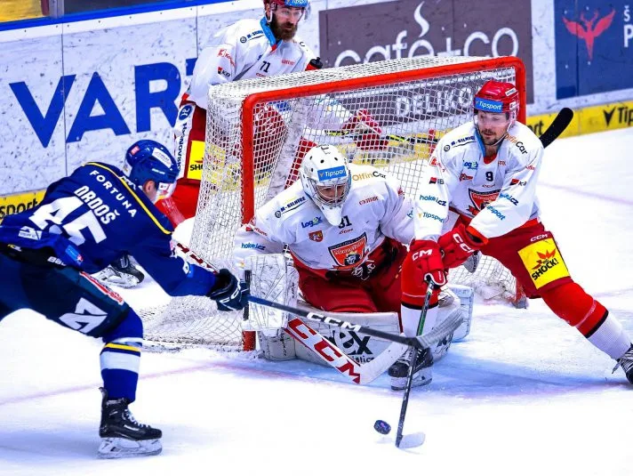 Motor před vyprodanou Budvar arénou přemohl Hradec Králové