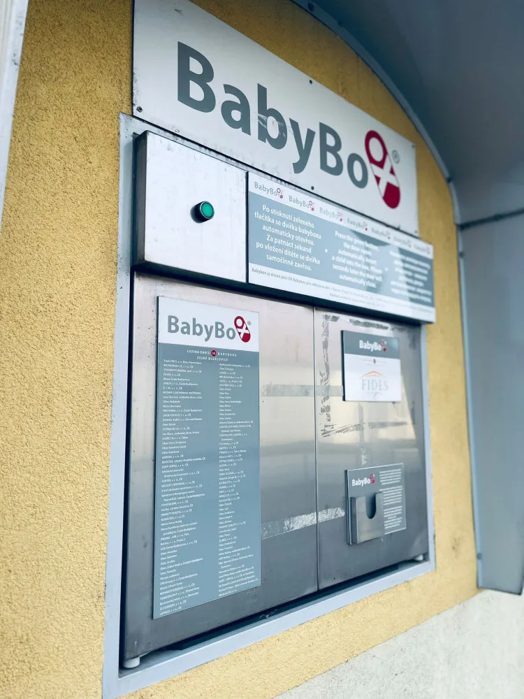 Do babyboxu v Budějcích někdo odložil novorozenou holčičku