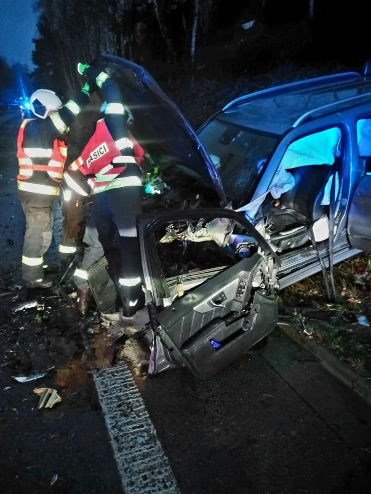 Silnici mezi Českými Budějovicemi a Krumlovem uzavřela nehoda. Řidička zraněním podlehla