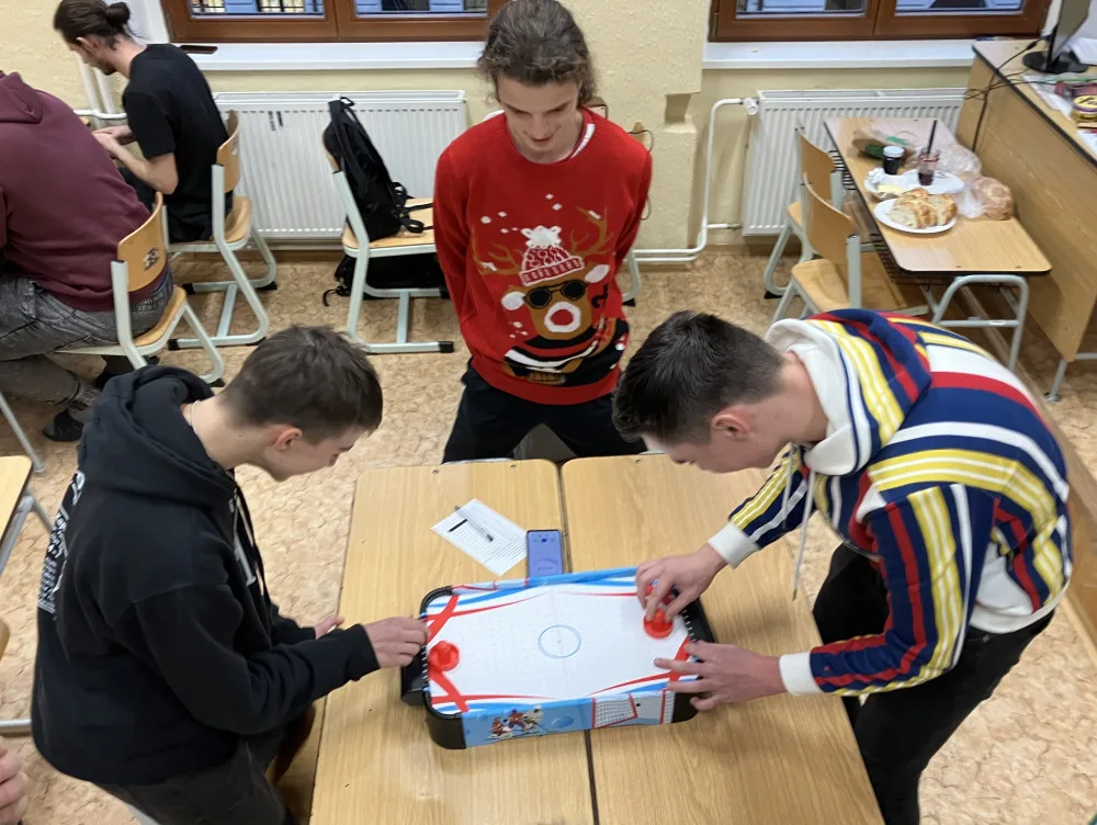 V předvánočním týdnu se studenti na SPŠ SE nenudí