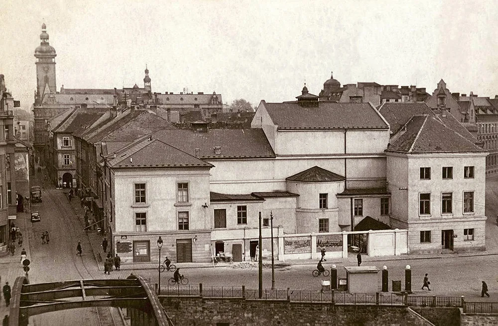DRBNA HISTORIČKA: Před divadlem vedly tramvajové koleje
