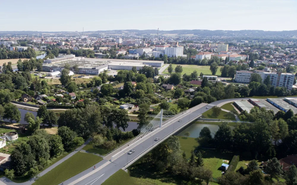 Vltavu v Budějcích má překlenout další most. Stavba v Papírenské pokročila