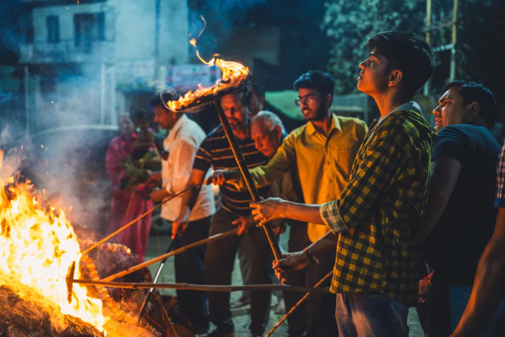 Pálení démonky Holiky – Holika Dahan