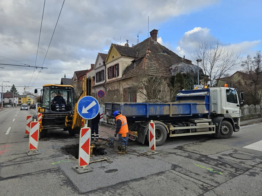 Změny teplot způsobují poruchy vodovodů. Za uplynulý týden došlo k desítkám nehod