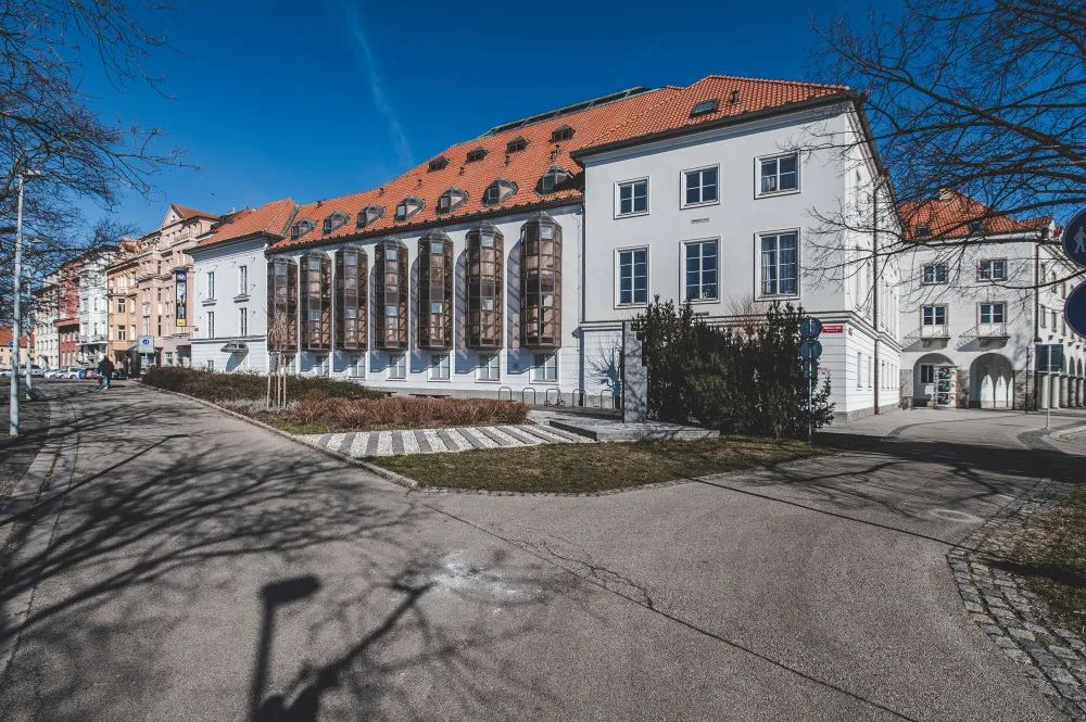 Jihočeské divadlo chystá Zelenkovu komedii Beckham i hru o gumových kachničkách