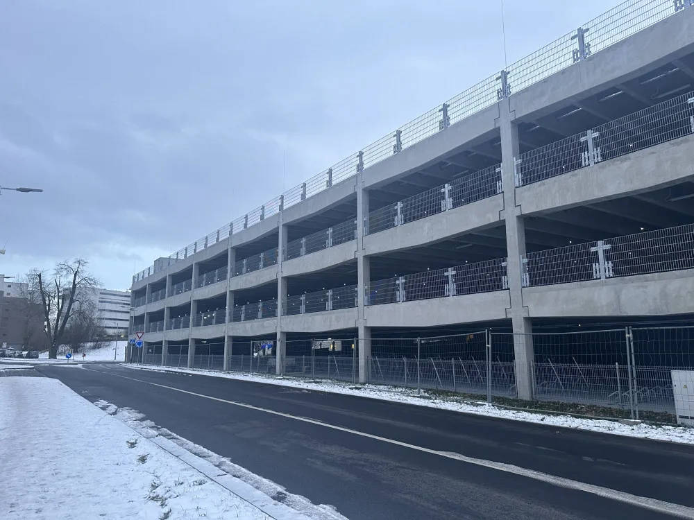 POLITICKÁ KORIDA: Jaká je současnost a budoucnost parkovacích domů?
