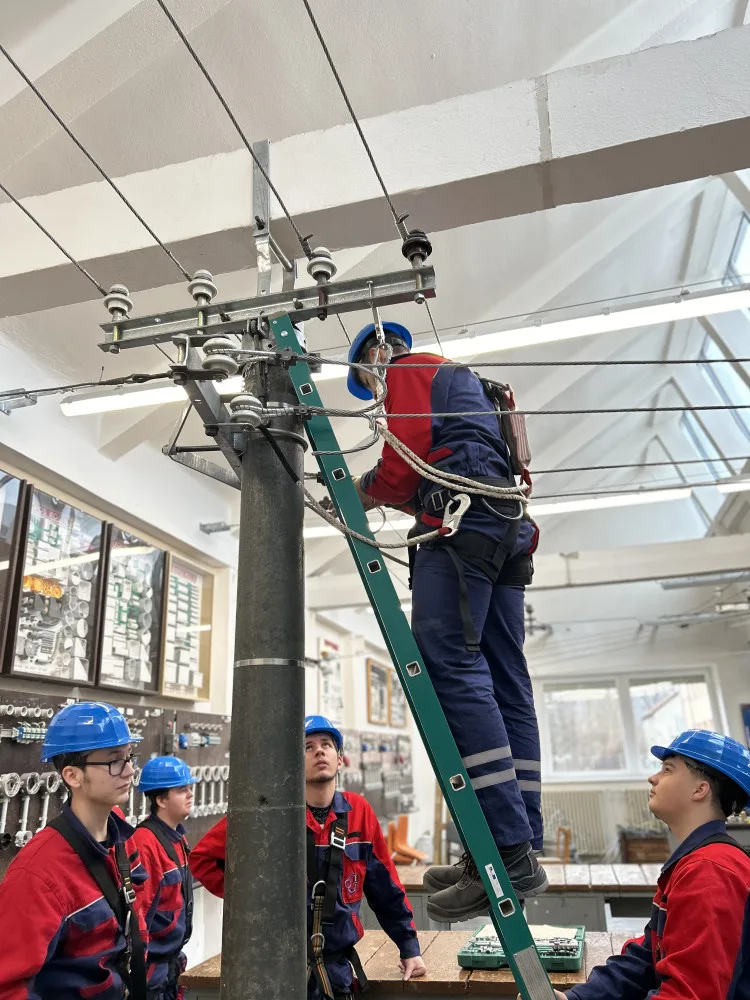 Na trhu budou chybět elektrikáři, kteří se starají o distribuční síť. EG.D otevírá nové třídy