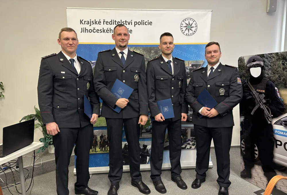 Masivní krvácení a ztráta životních funkcí. Čtveřice policistů si převzala ocenění za záchranu života