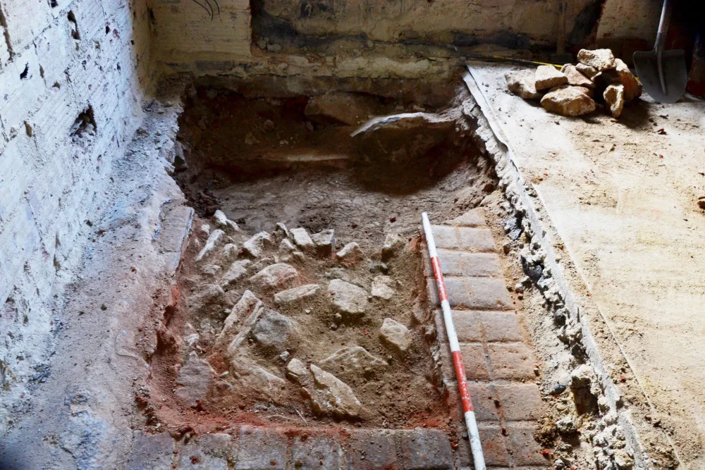 Archeologický průzkum u tvrze ve Volyni odhalil středověkou pec