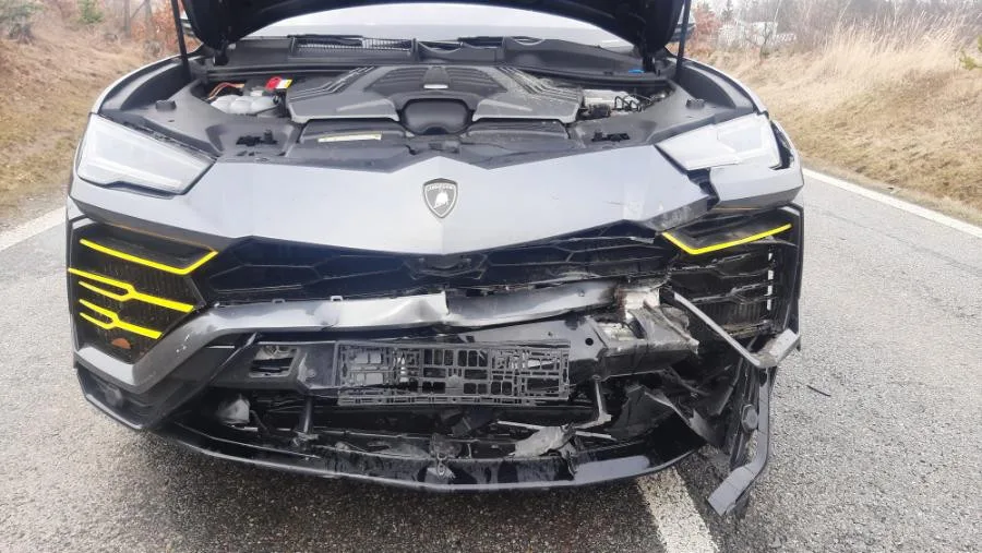 Řidička Lamborghini srazila divoké prase. Škoda je půl milionu