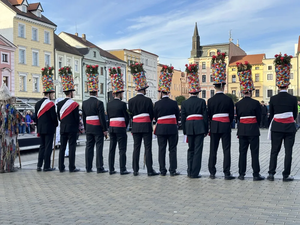 Náměstí obsadili koledníci s tradiční masopustní koledou
