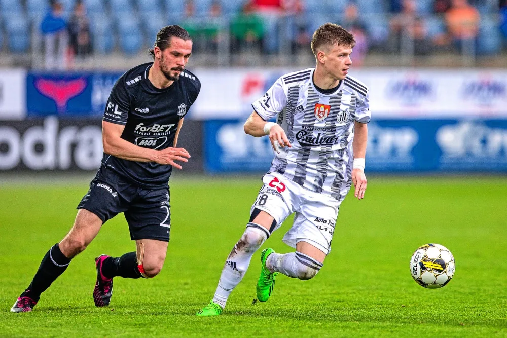 Patrik Hellebrand (v bílém).