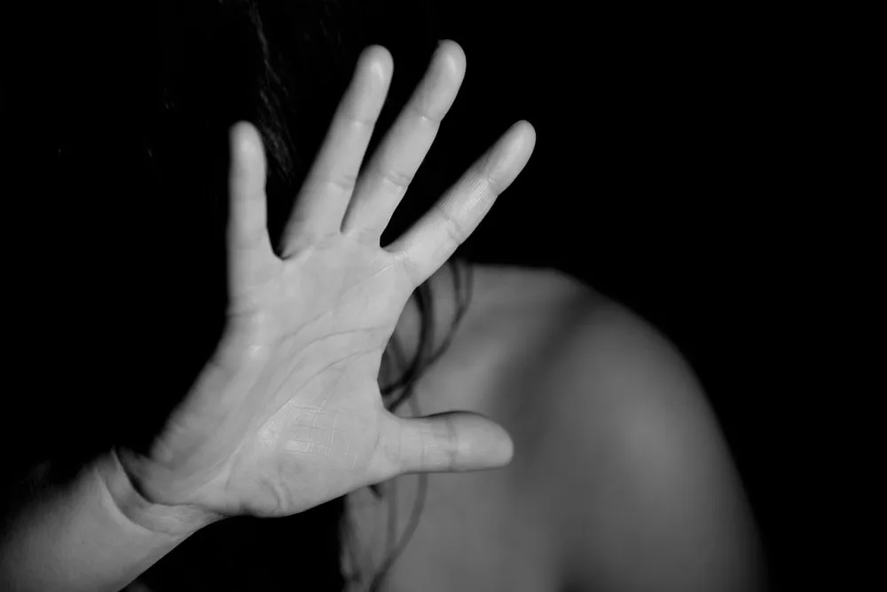 Téměř tři pětiny žen v Česku zažily sexuální násilí, pětina znásilnění, zjistil výzkum