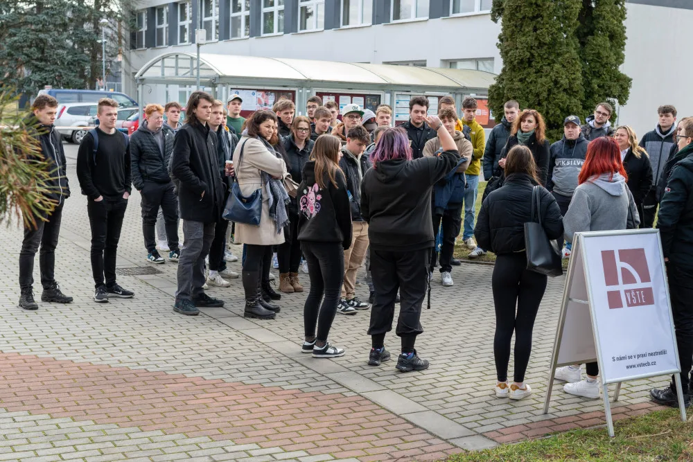 Lepší na vlastní oči než jen online, říkají maturanti. Na VŠTE zamíří i ve středu